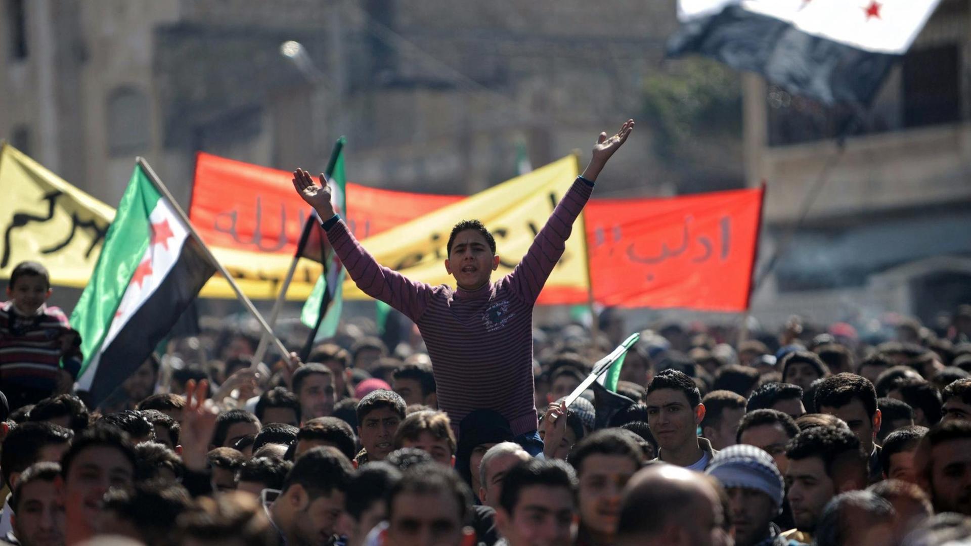 Proteste in der syrischen Stadt Idlib gegen das Assad-Regime, Februar 2012. Proteste in der syrischen Stadt Idlib gegen das Assad-Regime, Februar 2012.