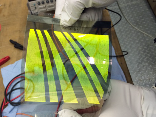 leuchtende OLED-Folie von Fraunhofer FEP/Dresden leuchtende OLED-Folie von Fraunhofer FEP/Dresden