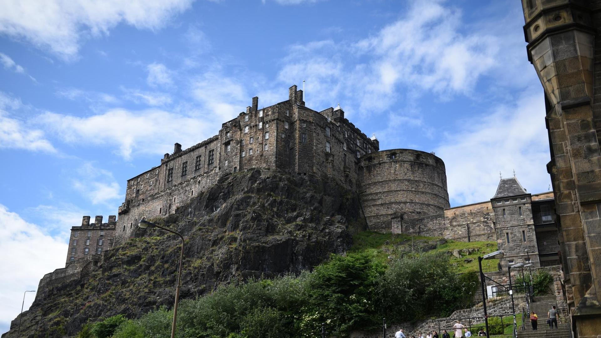 Die Burg Edinburgh Castle auf dem Castle Rock Die Burg Edinburgh Castle auf dem Castle Rock