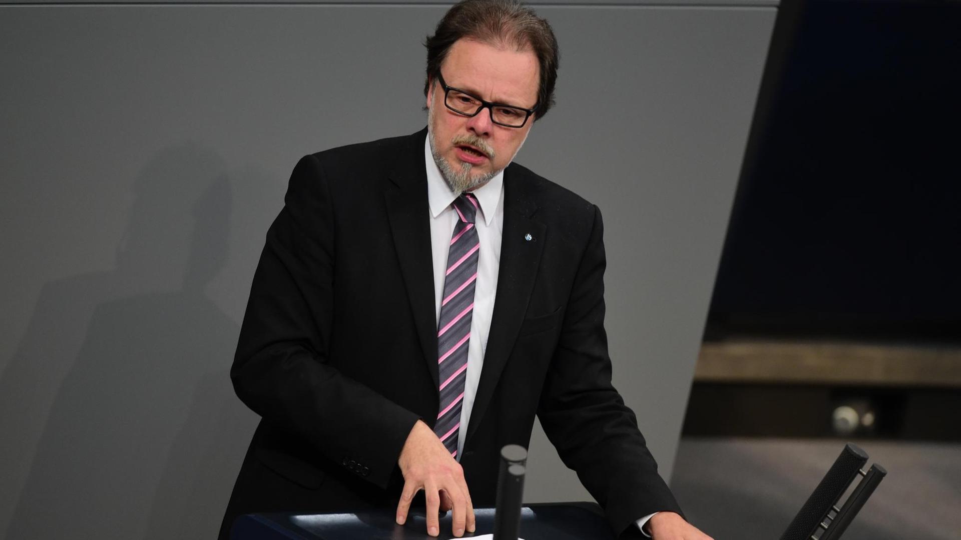 Der CDU-Bundestagsabgeordnete Frank Heinrich während einer Rede im Deutschen Bundestag. Der CDU-Bundestagsabgeordnete Frank Heinrich während einer Rede im Deutschen Bundestag.