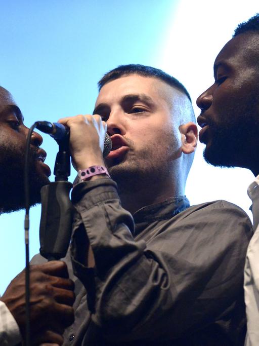 Die Band Young Fathers bei einem Live-Konzert auf dem Melt!-Festival 2015 in Gräfenhainchen