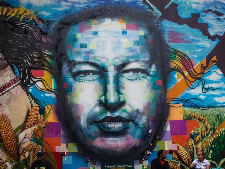 Graffiti des ehemaligen Präsidenten Hugo Chavez in Caracas, Venezuela.