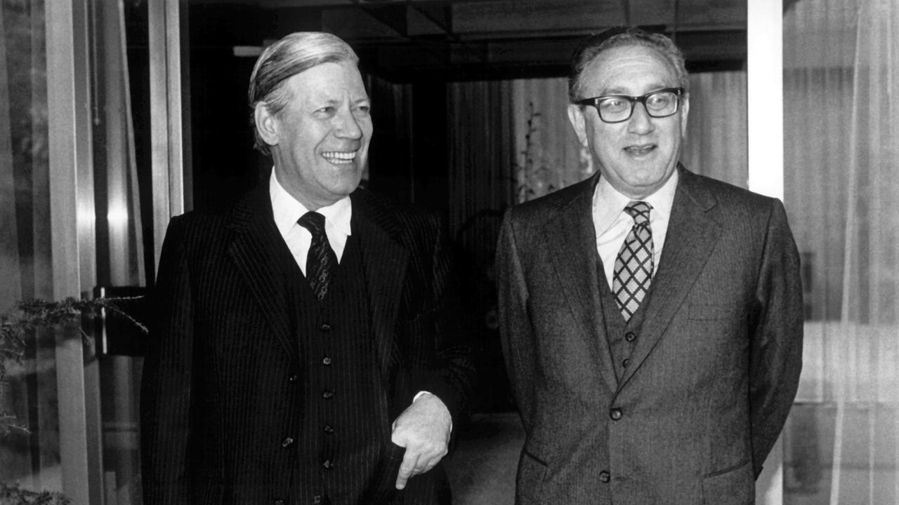 Bundeskanzler Helmut Schmidt und der ehemalige US-Außenminister Henry Kissinger 1979 Bundeskanzler Helmut Schmidt und der ehemalige US-Außenminister Henry Kissinger 1979