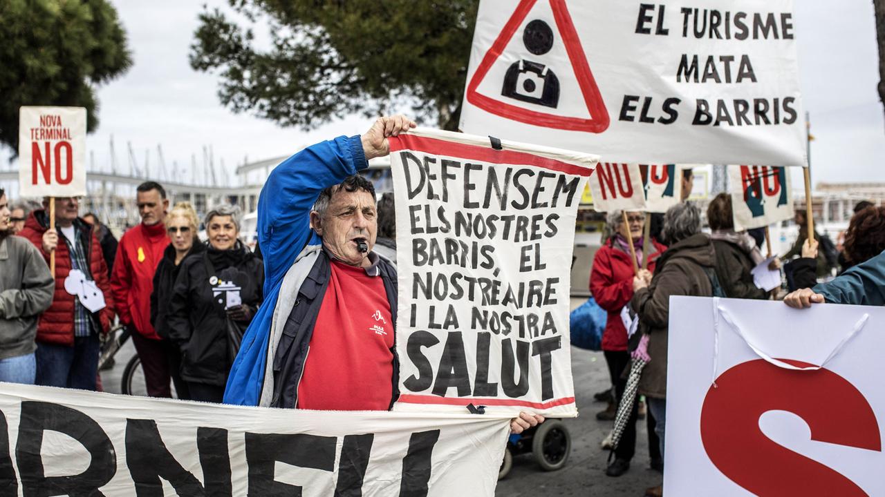 Demonstration gegen Massentourismus und Kreuzfahrtschiffe in Barcelona.