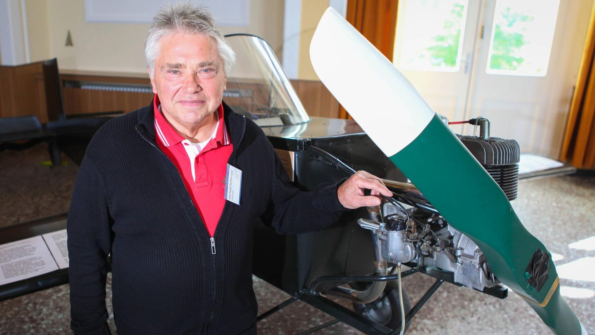 Neu gestaltete Stasi-Gedenkstätte in Dresden. Der Zeitzeuge Michael Schlosser im Mai 2014 vor dem selbstgebauten Flugzeug, mit dem er in die BRD flüchten wollte. Neu gestaltete Stasi-Gedenkstätte in Dresden. Der Zeitzeuge Michael Schlosser im Mai 2014 vor dem selbstgebauten Flugzeug, mit dem er in die BRD flüchten wollte.