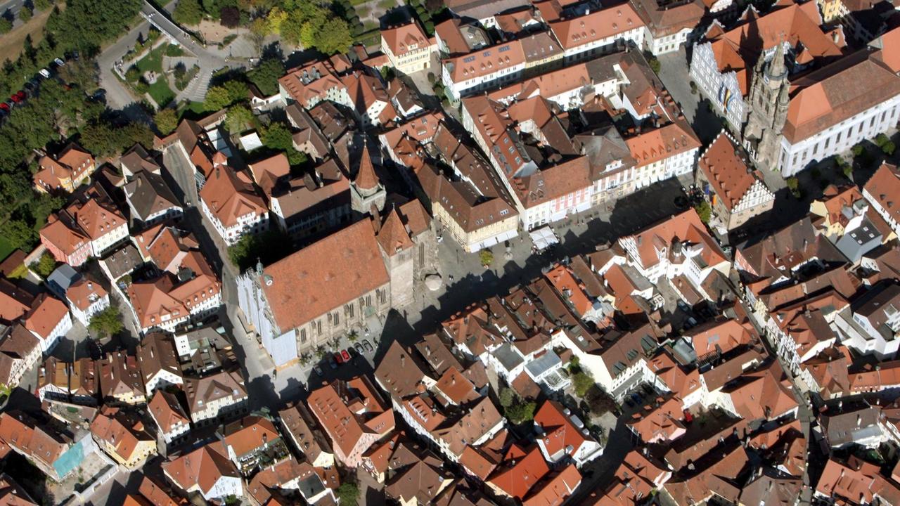Die Innenstadt der mittelfränkischen Stadt Ansbach in einer Luftaufnahme Die Innenstadt der mittelfränkischen Stadt Ansbach in einer Luftaufnahme