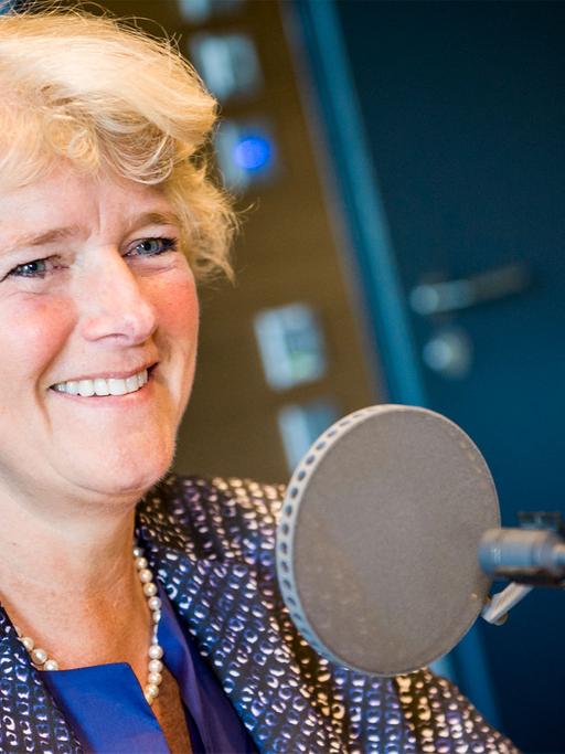 Kulturstaatsministerin Monika Grütters (CDU) zu Gast im Studio von Deutschlandradio Kultur, aufgenommen am 4.6.2015.