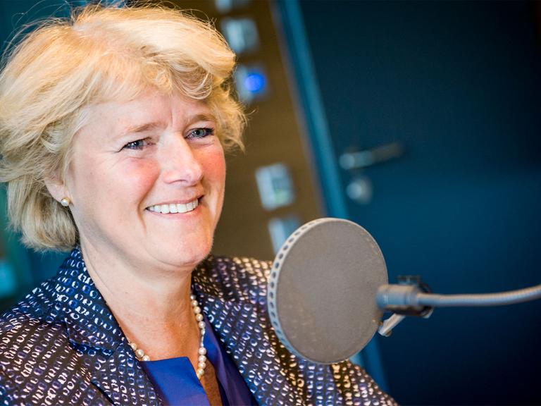 Kulturstaatsministerin Monika Grütters (CDU) zu Gast im Studio von Deutschlandradio Kultur, aufgenommen am 4.6.2015.