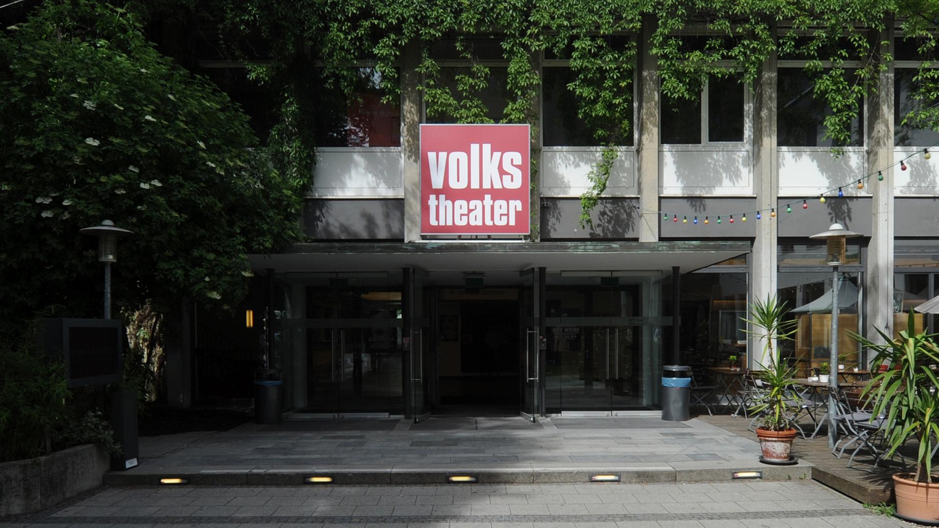 Der Haupteingang am Münchner Volkstheater am 12. Mai 2015 in München.
