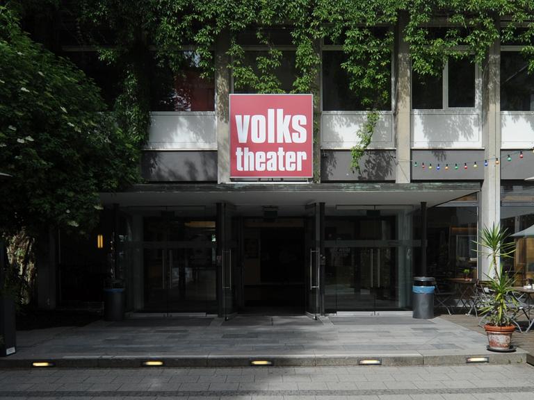 Der Haupteingang am Münchner Volkstheater am 12. Mai 2015 in München.