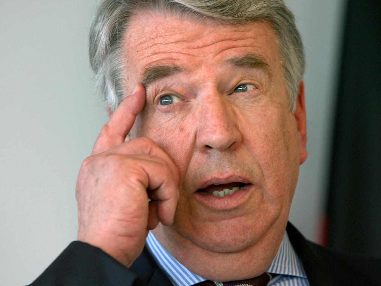 Helmut Linssen soll Geld in der Karibik versteckt haben. Helmut Linssen soll Geld in der Karibik versteckt haben.