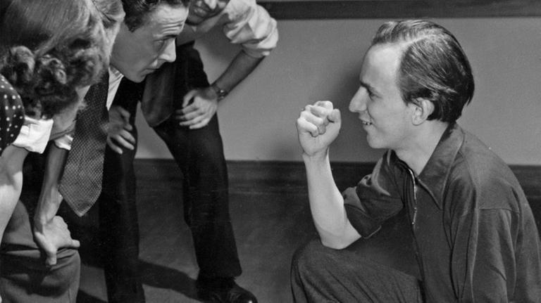 Ingmar Bergman, aufgenommen bei Dreharbeiten für den Film "Habour City" im Jahr 1948.