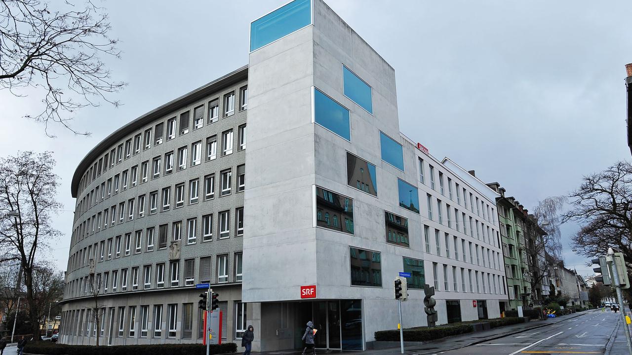 Das Studio Bern der Schweizerischen Radio- und Fernsehgesellschaft Das Studio Bern der Schweizerischen Radio- und Fernsehgesellschaft