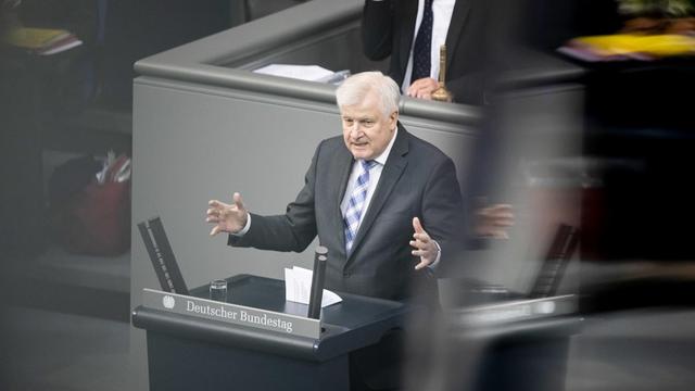 Horst Seehofer (CSU), Bundesinnenminister, spricht am 07.06.2019 im Plenum im Bundestag.