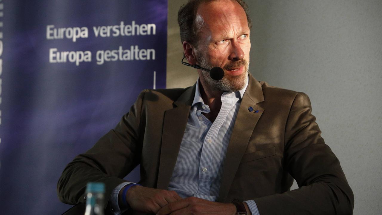 Alexander Freiherr Knigge bei einer Veranstaltung der Europäischen Alexander Freiherr Knigge bei einer Veranstaltung der Europäischen