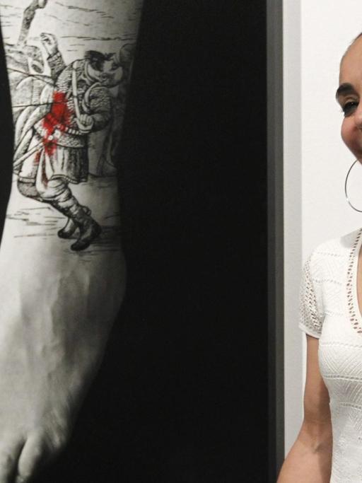 Shirin Neshat in ihrer Ausstellung "Written on the body" im Rahmen des PhotoEspana Festival in Madrid 2013.