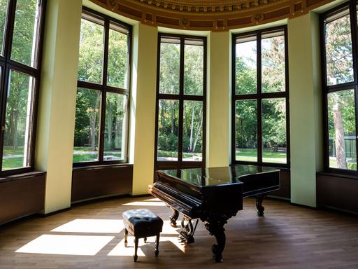 Ein Flügel steht im Haus Wahnfried in Bayreuth (Bayern). Das Museum wurde am 26.07.2015 nach längeren Bau- und Renovierungsmaßnahmen wieder geöffnet.