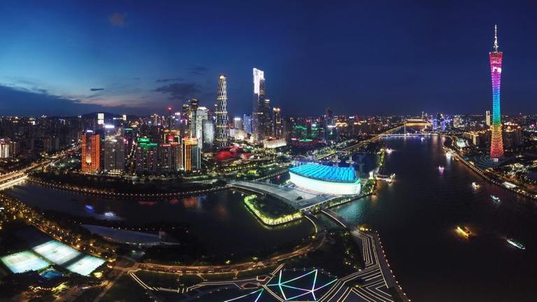 Panorama-Sicht auf Guangzhou mit Blick auf ein neues Projekt des deutschen Chemie-Riesen BASF, 2019