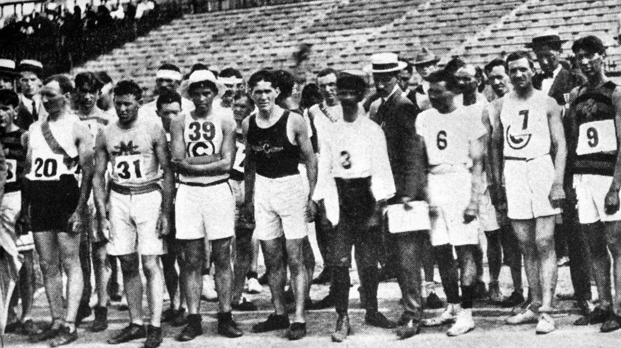 Start des Marathonlaufs bei den Olympischen Sommerspielen 1904 in St. Louis. Start des Marathonlaufs bei den Olympischen Sommerspielen 1904 in St. Louis.
