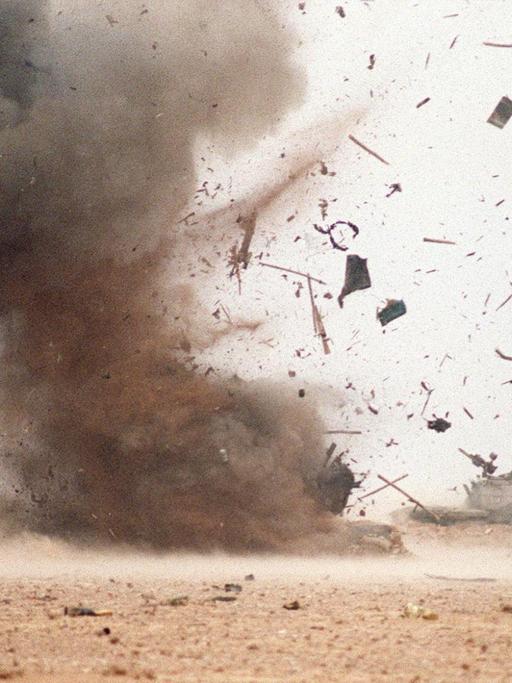 Explosion eines irakischen Bunkers während des Zweiten Golfkriegs 1991.