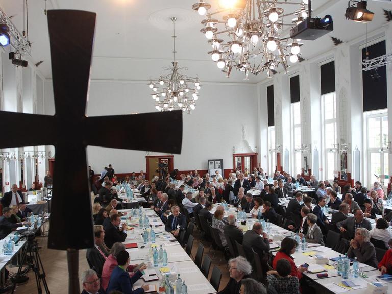 Teilnehmer der Vollversammlung des Zentralkomitees der deutschen Katholiken (ZdK) haben sich am 24.05.2016 in der Kongresshalle in Leipzig (Sachsen) versammelt.