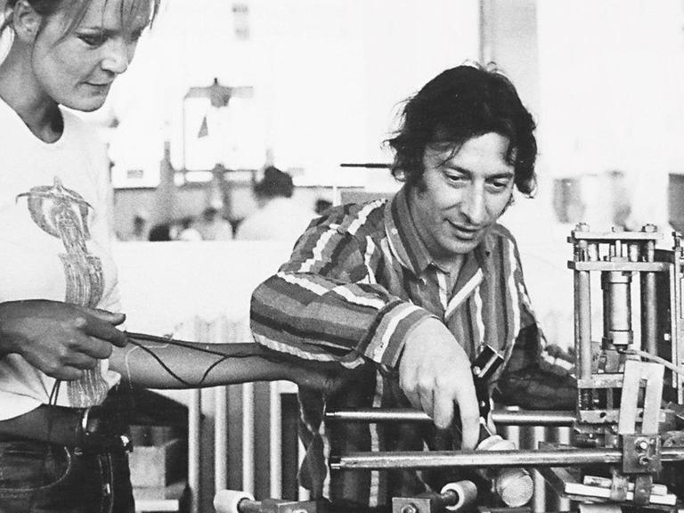 Luc Ferrari und seine Assistentin Ilse Mengel in Baden-Baden, 1971.