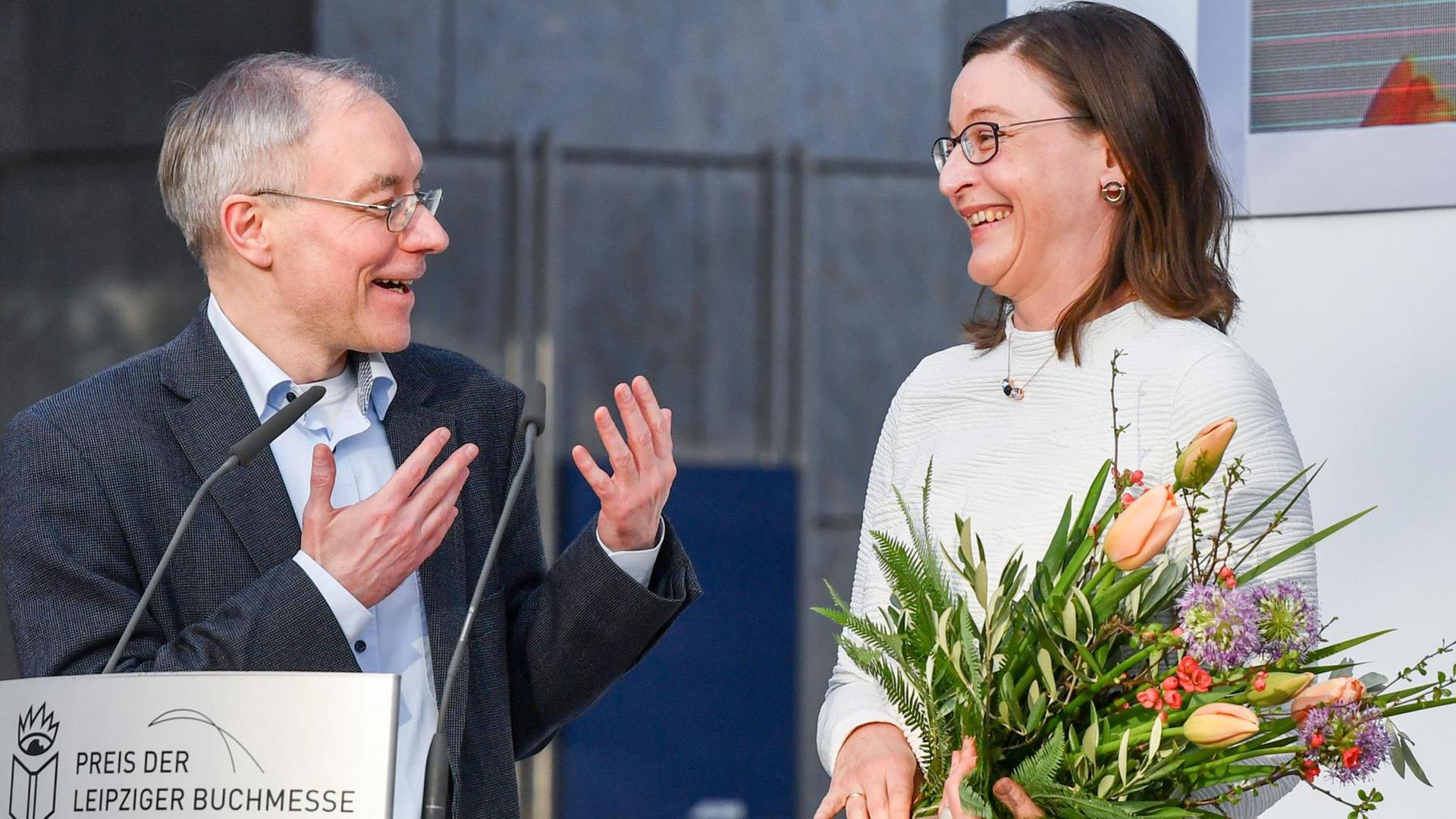 Der Übersetzer Juri Durkot und die Übersetzerin Sabine Stöhr werden auf der Buchmesse mit dem Preis der Leipziger Buchmesse in der Kategorie Übersetzung ausgezeichnet.