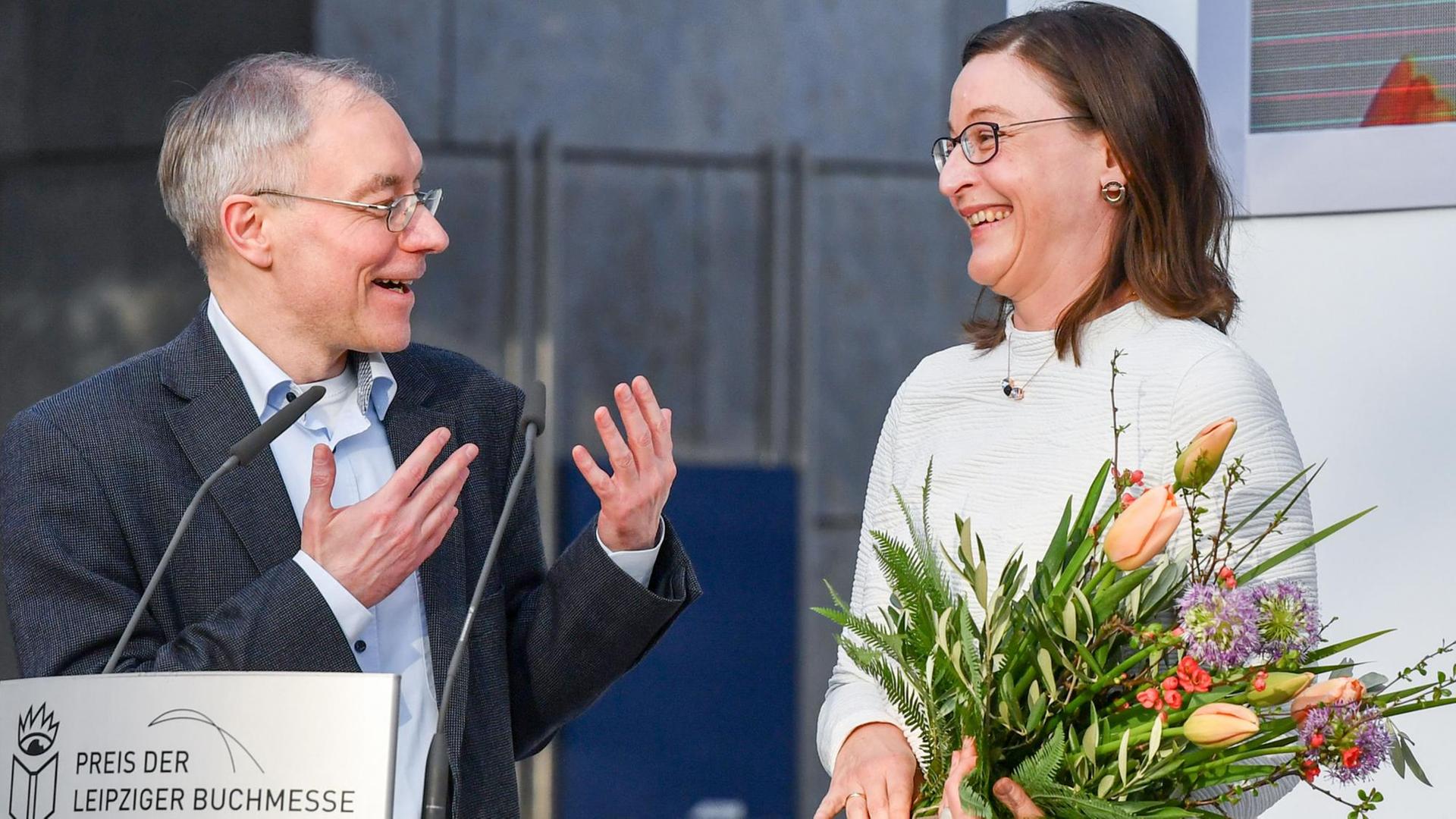 Der Übersetzer Juri Durkot und die Übersetzerin Sabine Stöhr werden auf der Buchmesse mit dem Preis der Leipziger Buchmesse in der Kategorie Übersetzung ausgezeichnet. Der Übersetzer Juri Durkot und die Übersetzerin Sabine Stöhr werden auf der Buchmesse mit dem Preis der Leipziger Buchmesse in der Kategorie Übersetzung ausgezeichnet.