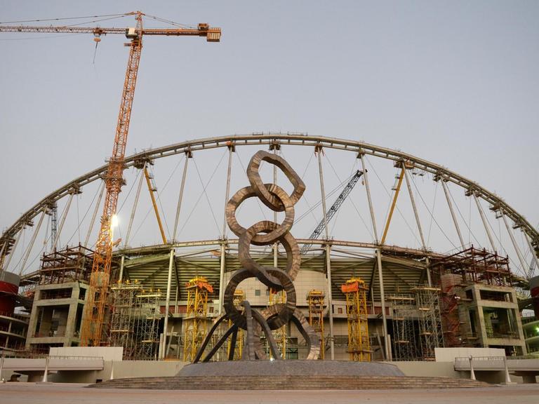 Die Baustelle des "Khalifa International Stadium" in Doha, Katar.
