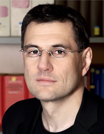 Prof. Franz Mayer lehrt Völkerrecht an der Universität Bielefeld Prof. Franz Mayer lehrt Völkerrecht an der Universität Bielefeld