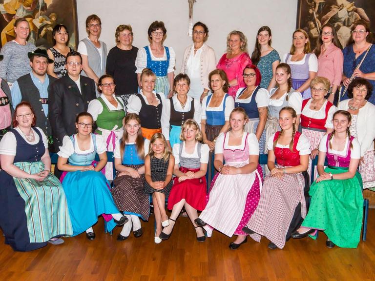 Gruppenbild der Sängerinnen und Sänger