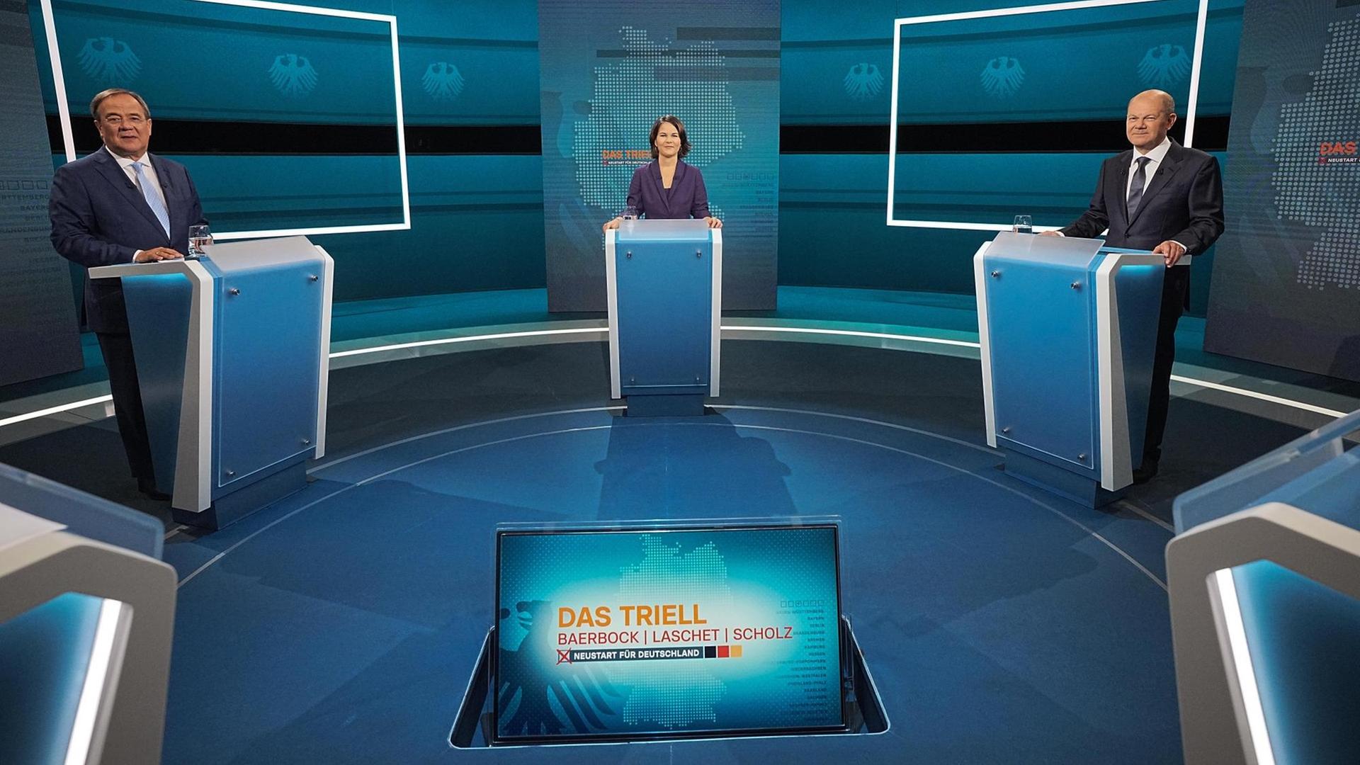 Armin Laschet, Annalena Baerbock und Olaf Scholz bei einer Fernseh-Diskussion. Armin Laschet, Annalena Baerbock und Olaf Scholz bei einer Fernseh-Diskussion.
