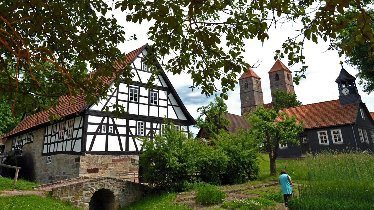 Im Hennebergischen Museum Kloster Veßra besichtigen Besucher die denkmalgeschützte Anlage.