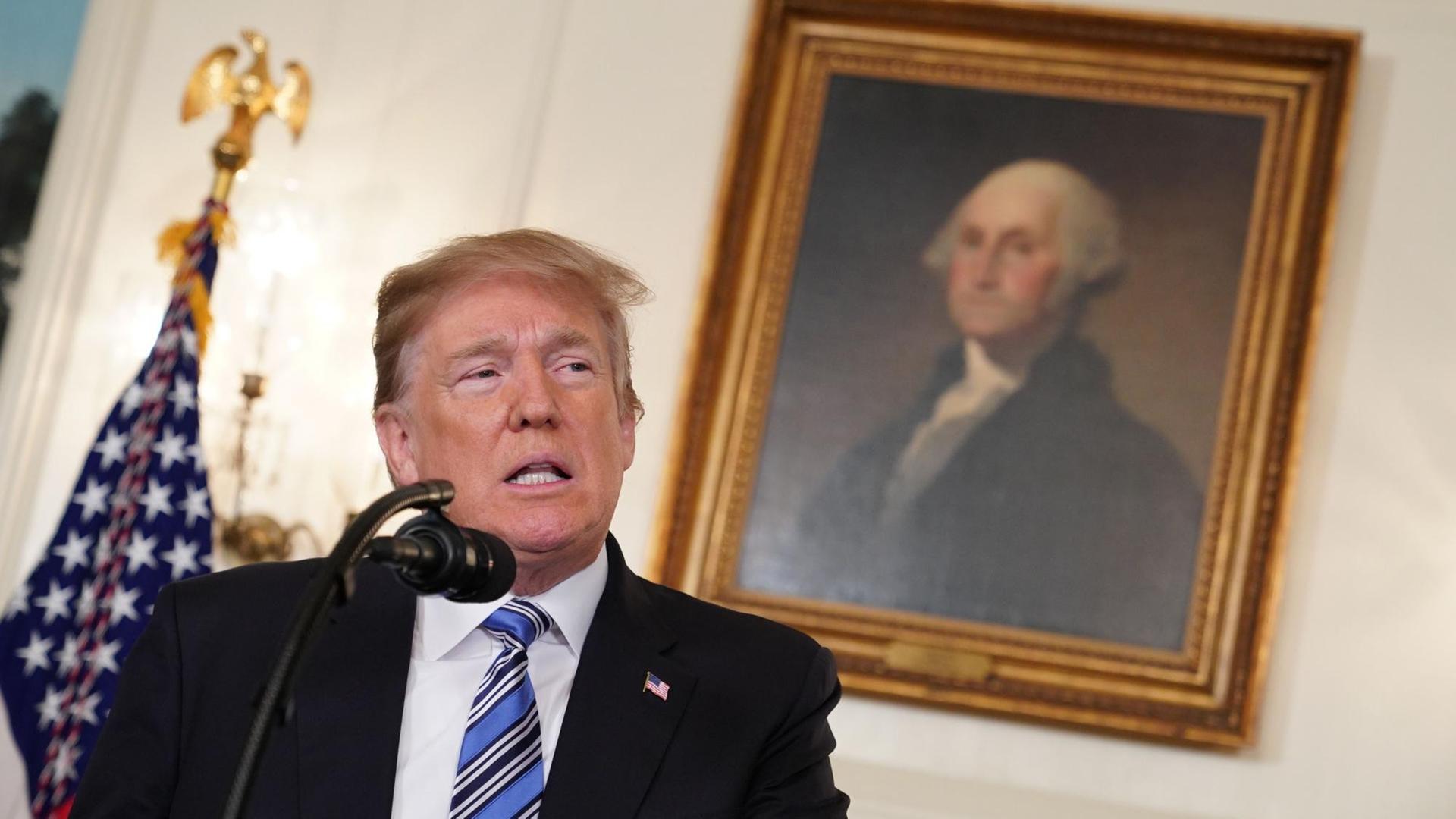 US-Präsident Donald Trump spricht nach dem Amoklauf an einer Schule in Florida. US-Präsident Donald Trump spricht nach dem Amoklauf an einer Schule in Florida.