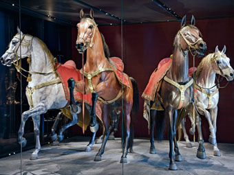 Foyer: Pferde mit osmanischen Reitzeugen, Ende 17./Anfang 18. Jahrhundert