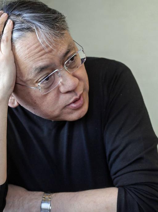 Der britisch-japanische Schriftsteller Kazuo Ishiguro, aufgenommen am 17.3.2015 bei einem Interview in Toronto, Kanada.