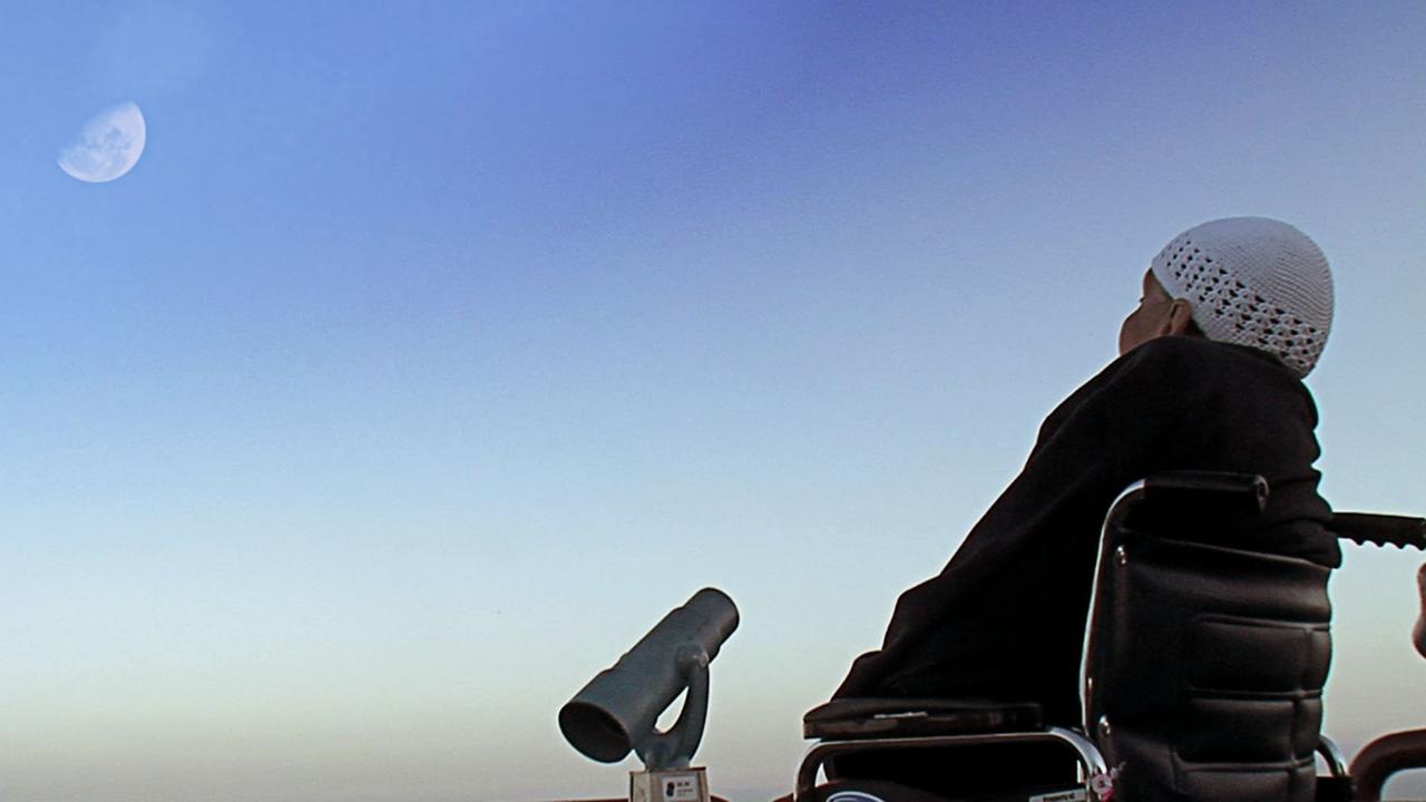 Jimmy Scott im Kontakt mit dem Mond. Jimmy Scott im Kontakt mit dem Mond.
