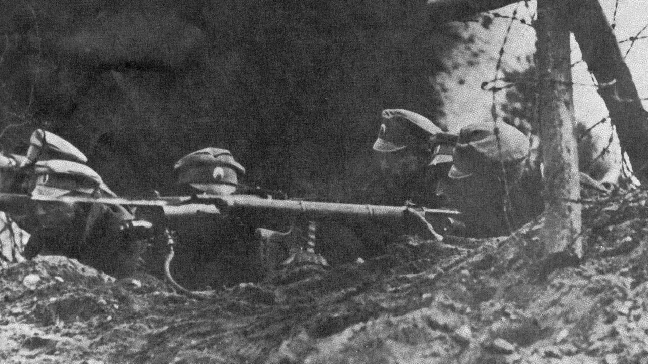 Russische Soldaten wehren sich gegen den deutschen Vormarsch in der Schlacht von Tannenberg 1914 Russische Soldaten wehren sich gegen den deutschen Vormarsch in der Schlacht von Tannenberg 1914