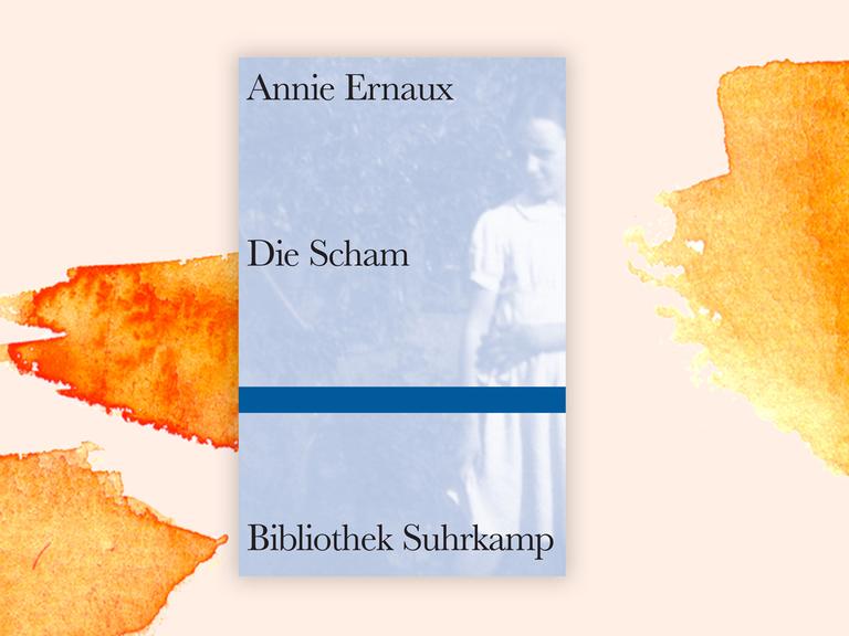 Das Buchcover "Die Scham" von Annie Ernaux ist vor einem grafischen Hintergrund zu sehen.