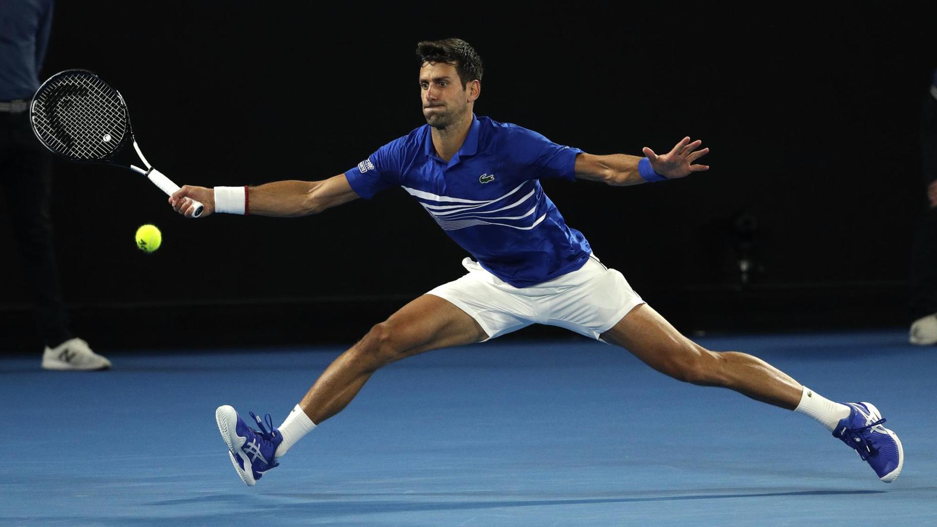 Der serbische Tennisprofi Novak Djokovic im Halbfinale der Australian Open gegen den Franzosen Lucas Pouille.