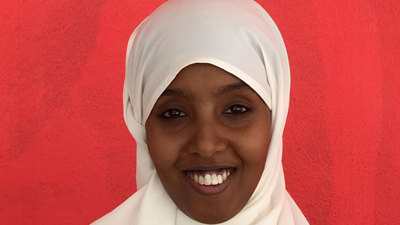 Zu sehen ist ein Porträt von Dr. Shukri Ahmed. Zu sehen ist ein Porträt von Dr. Shukri Ahmed.