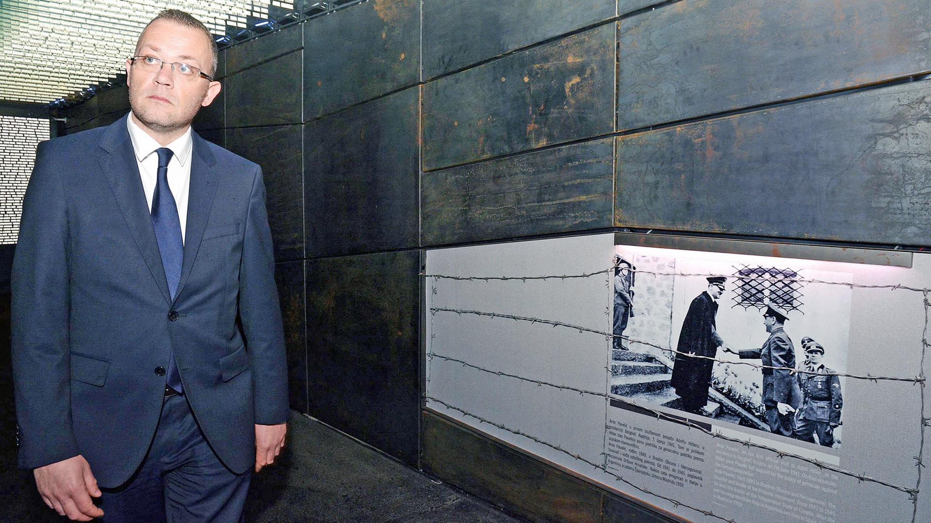 Der kroatische Kulturminister, Zlatko Hasanbegovic, im April 2016 in der Gedenkstätte des Konzentrationslagers Jasenovac