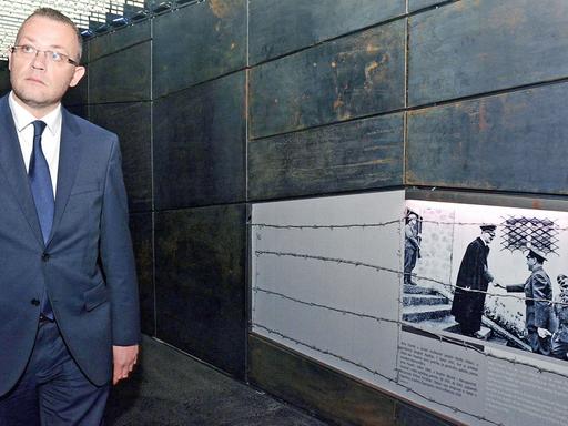 Der kroatische Kulturminister, Zlatko Hasanbegovic, im April 2016 in der Gedenkstätte des Konzentrationslagers Jasenovac