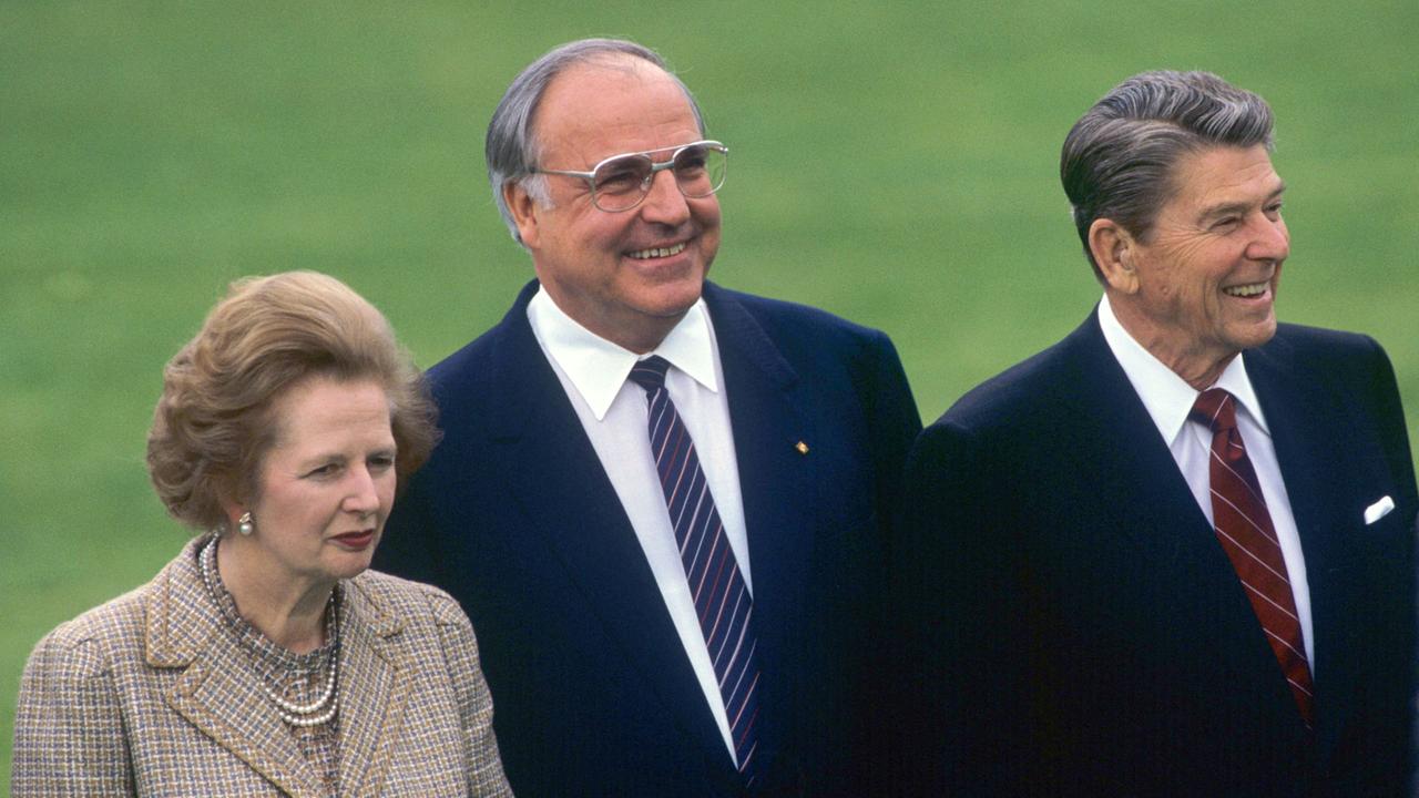 Die britische Premierministerin Margaret Thatcher, Bundeskanzler Helmut Kohl und der US-amerikanische Präsident Ronald Reagan (l-r) am 3. Mai 1985 auf dem Weltwirtschaftsgipfel in Bonn.