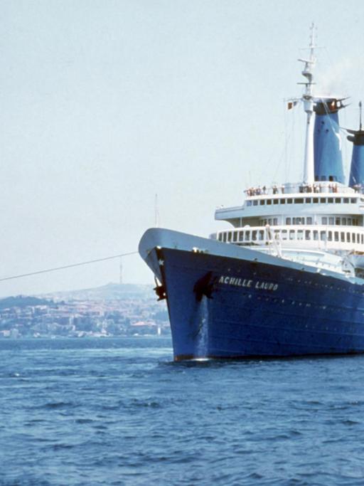 Das am 7. Oktober 1985 von palästinensischen Terroristen vor der ägyptischen Küste gekaperte italienische Kreuzfahrtschiff "Achille Lauro"