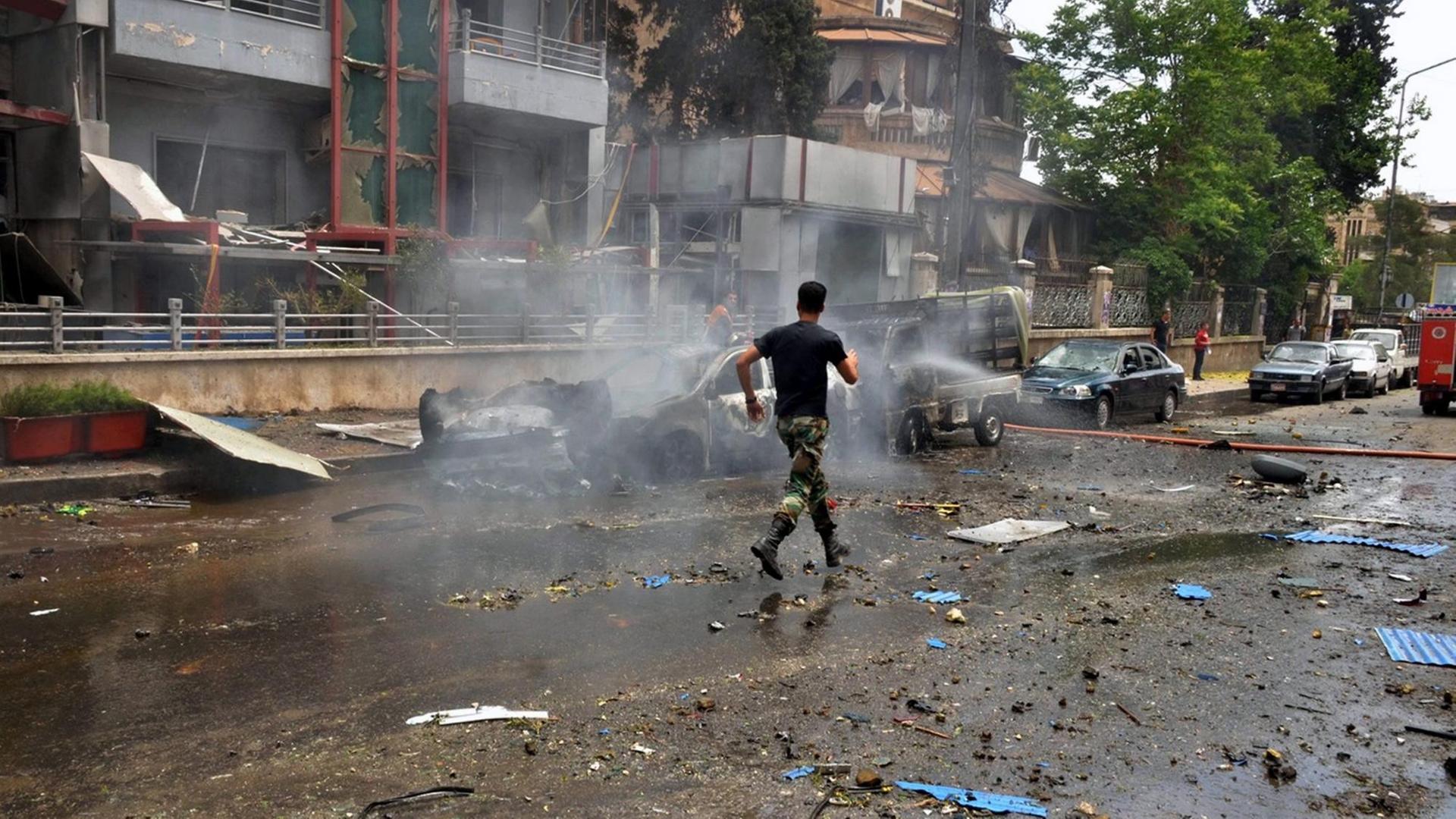 Auf diesem Bild der staatlichen Nachrichtenagentur SANA ist ein Soldat in Aleppo zu sehen. Auf diesem Bild der staatlichen Nachrichtenagentur SANA ist ein Soldat in Aleppo zu sehen.