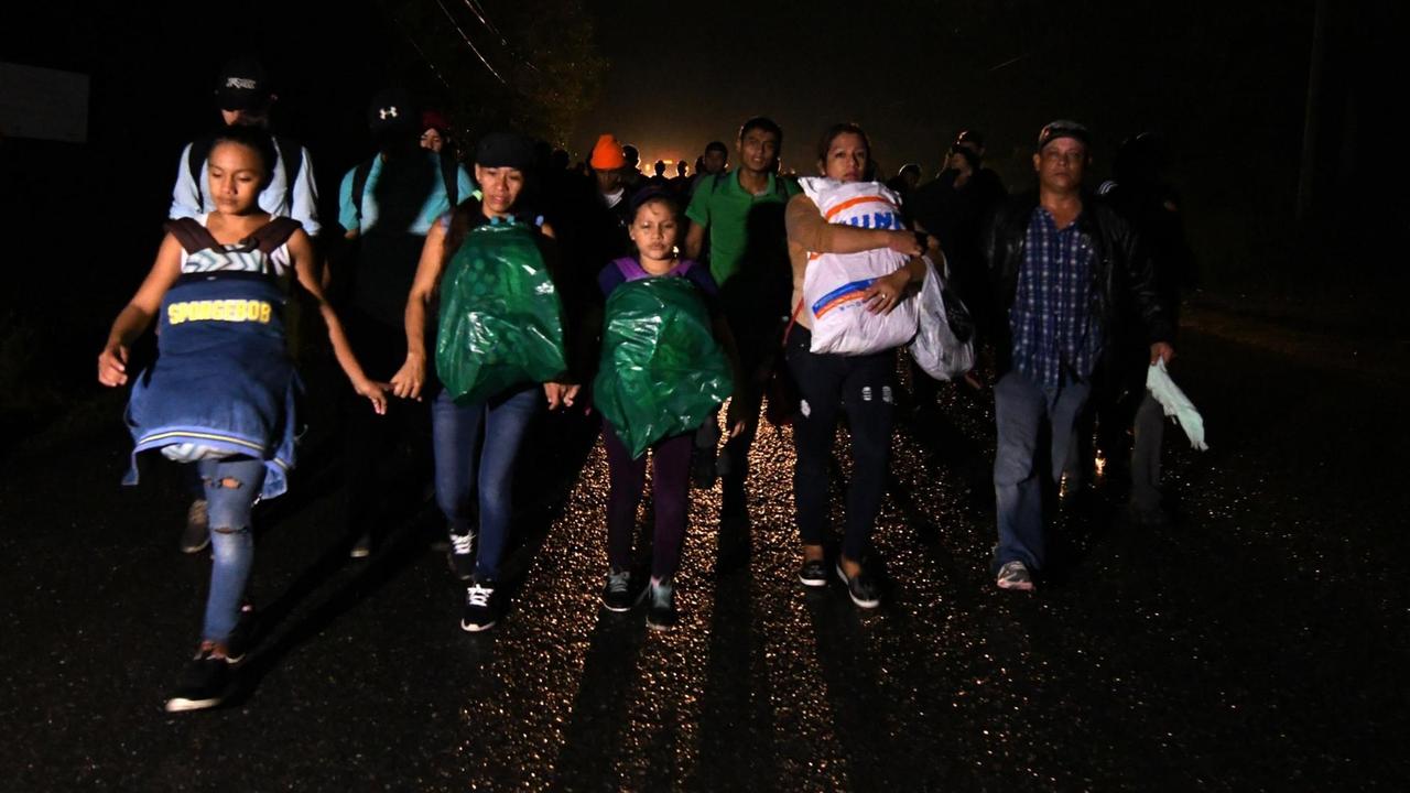 Hunderte Honduraner haben sich auf den Weg in die USA gemacht. Hunderte Honduraner haben sich auf den Weg in die USA gemacht.