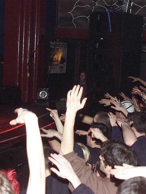 Der Rapper Curse 2006 bei einem Konzert in Lahr.