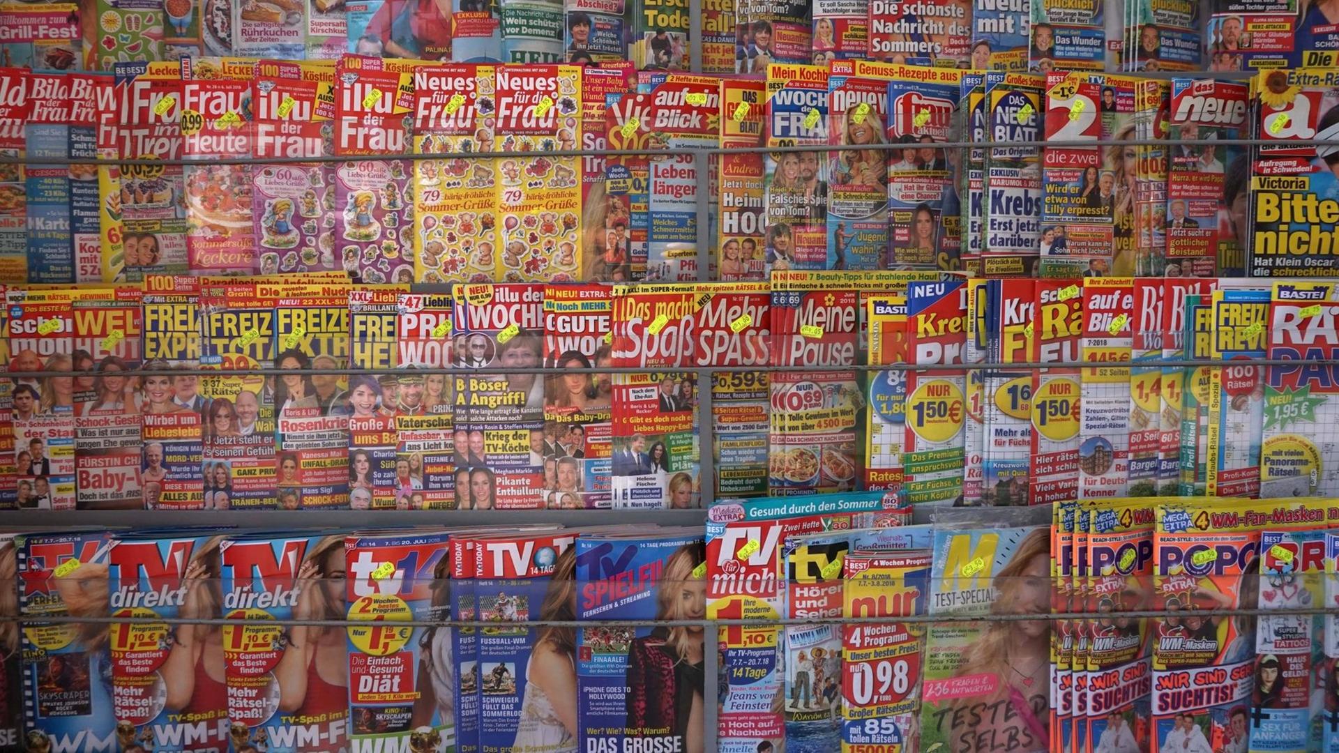 Zeitschriften Verkauf in Alcudia auf der Balearen-Insel Mallorca, Spanien, aufgenommen am 9. Juli 2018.
