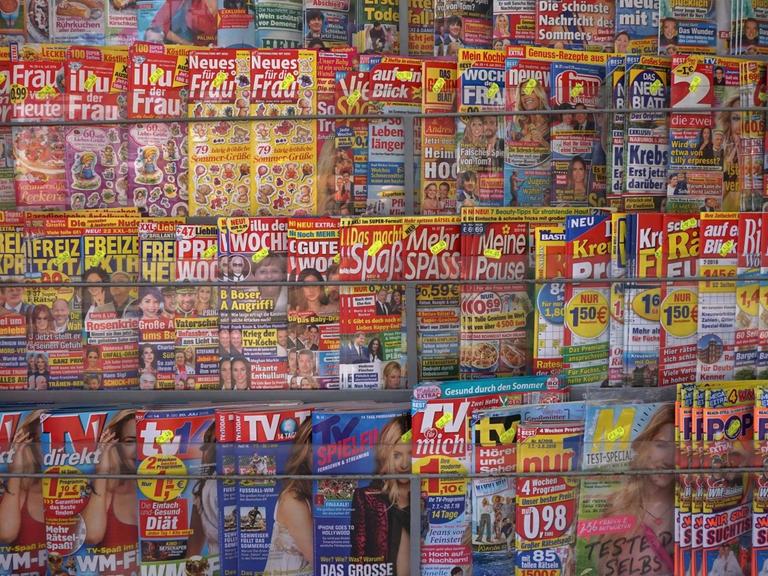 Zeitschriften Verkauf in Alcudia auf der Balearen-Insel Mallorca, Spanien, aufgenommen am 9. Juli 2018.